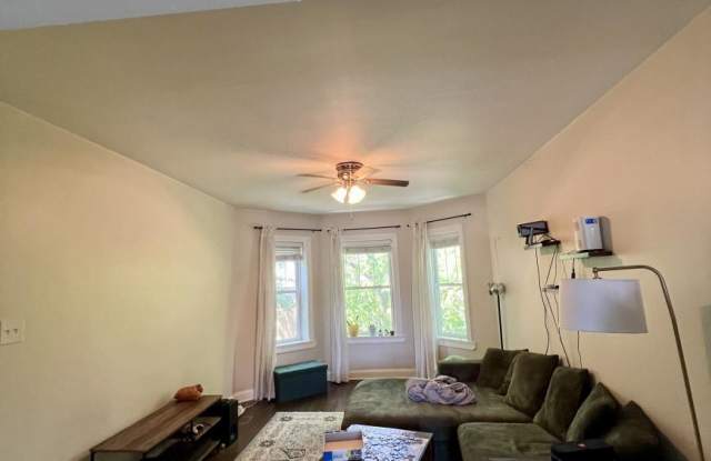 3709 N Hoyne Gallery 2