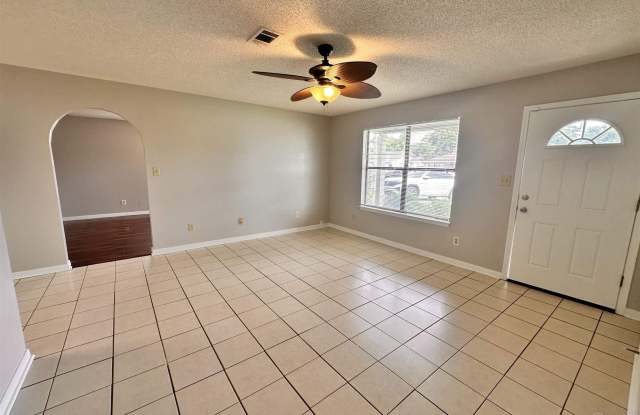 819 Amberway Dr Gallery 4