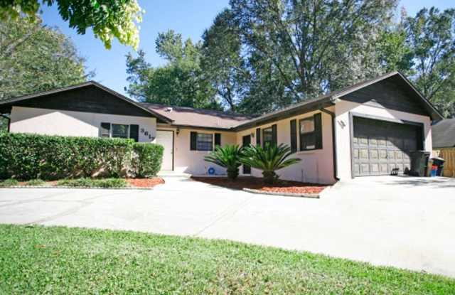 Charming 3-bedroom, 2-bathroom home located in the desirable Heatherwood community. photos photos