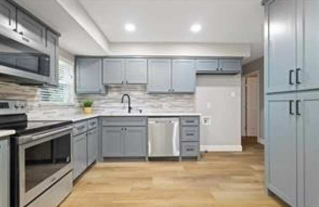 104 Shoreline Drive - 104 Shoreline Drive, Azle, TX 76020