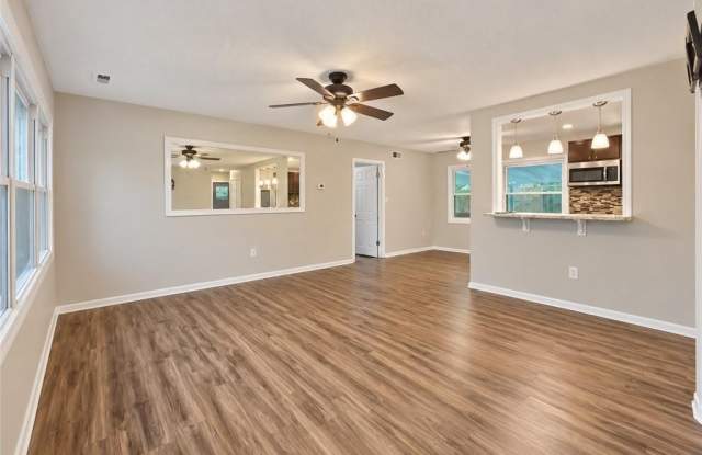 1801 S Lakeland Drive Gallery 2