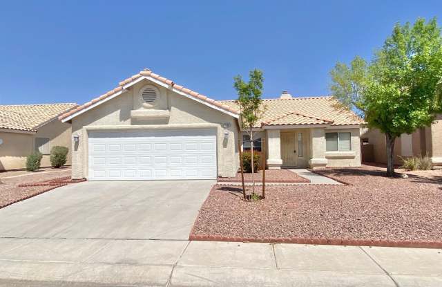 Comfortable single-story 3BD/2BA home with pool  spa in a guard-gated community photos photos