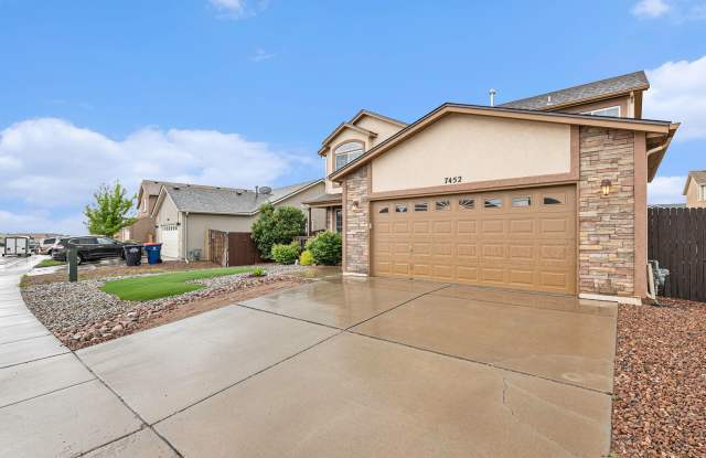 Large 2 Story Home with Full Basement and Yard. Gallery 4