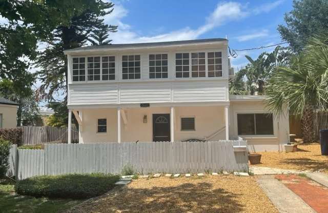 367 HOLT AVENUE - 367 Holt Avenue, Winter Park, FL 32789