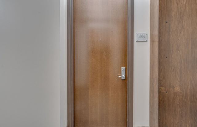 Modern Condo in Old Town Alexandria Gallery 3