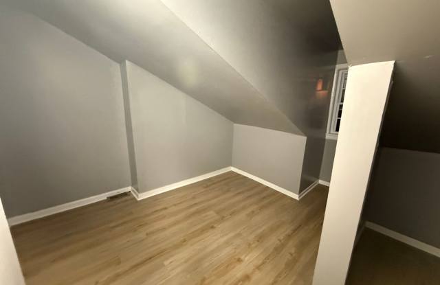 updated 4 bedroom 2.5 Bathroom house for rent Gallery 4