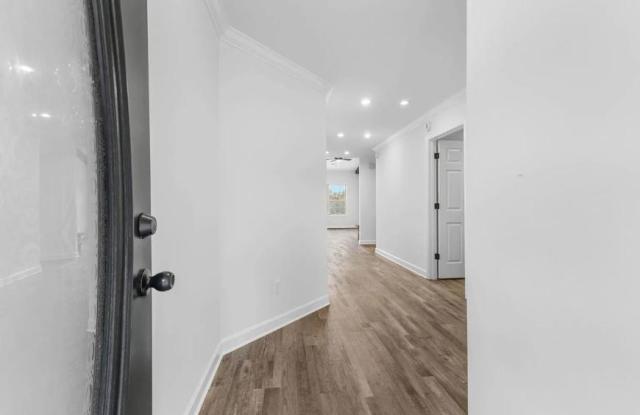 1717 Appian Way Gallery 3