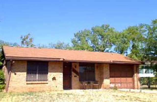 Cute CUTE 2 bedroom - 926 Mesquite Street, Abilene, TX 79601 Cute CUTE 2 bedroom - 926 Mesquite Street, Abilene, TX 79601
