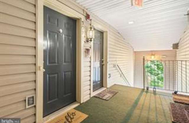 Gorgeous 2 level condo only 1 block from West Falls Church Metro. Gallery 4