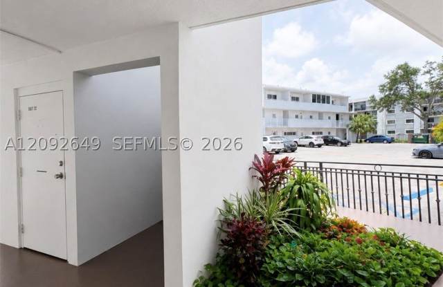 5611 W 25th Ct Gallery 3