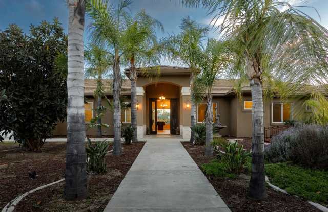 5 BR 3.5 Ba Open Floor Plan Pool Spa and Amazing View photos photos