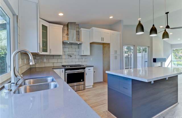 4733 Avenida De Las Flores Gallery 3