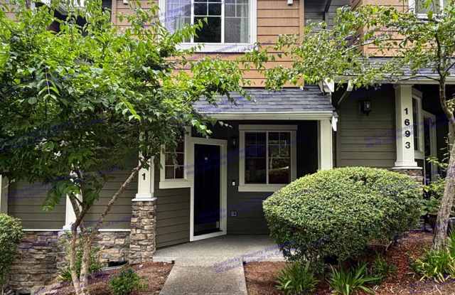 Stylish Townhome in Issaquah Highlands | Mountain Views  Walkable Living photos photos