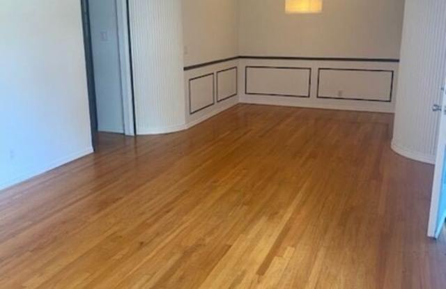 1034 N Evergreen St Gallery 4