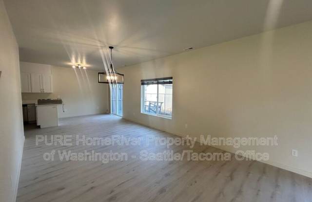 5111 208th St E Gallery 4