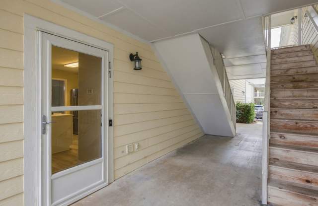 Quiet, Convenient 3BR/2BA Condo Near UNCW & I-40 Gallery 3