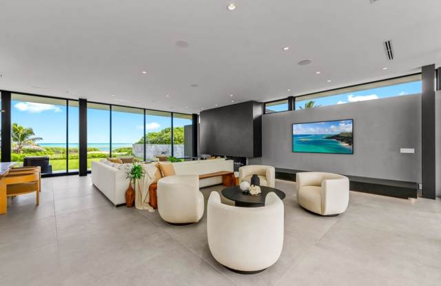 Kailua Beach Escape: Luxury Beachfront Estate w/ Pool, Hot Tub, Lanai & Ocean Views Gallery 3