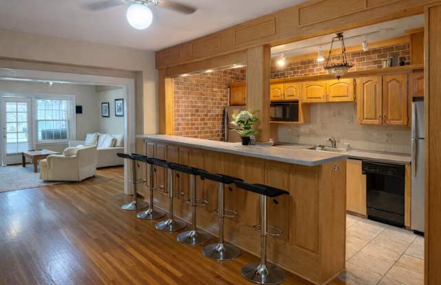FULLY Furnished Plaza Condo Gallery 3