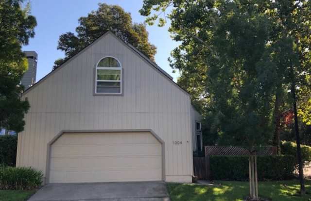 1304 Foothill Drive photos photos