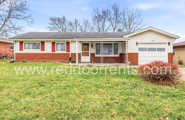 Charming 3-Bedroom Home Near Anderson University  Shadyside Park - 1839 Fowler Street, Anderson, IN 46012