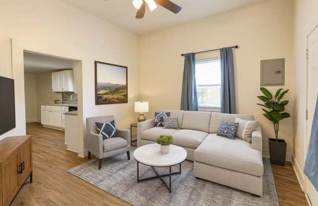 Charming 2BD 1 bath in Thibodaux LA - 1034 Harrison Street, Thibodaux, LA 70301