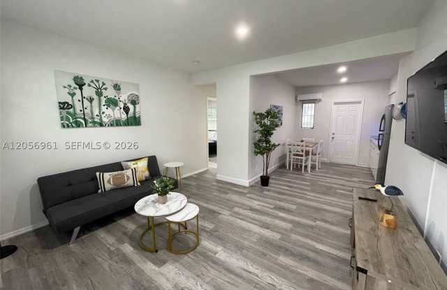 1117 SW 37th Ave photos photos