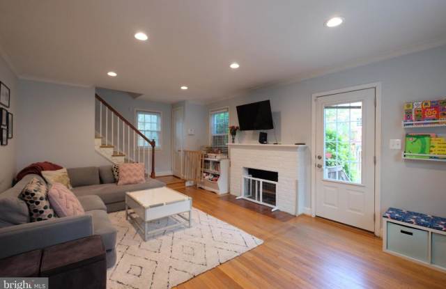 5733 16TH ST N - 5733 16th Street North, Arlington, VA 22205