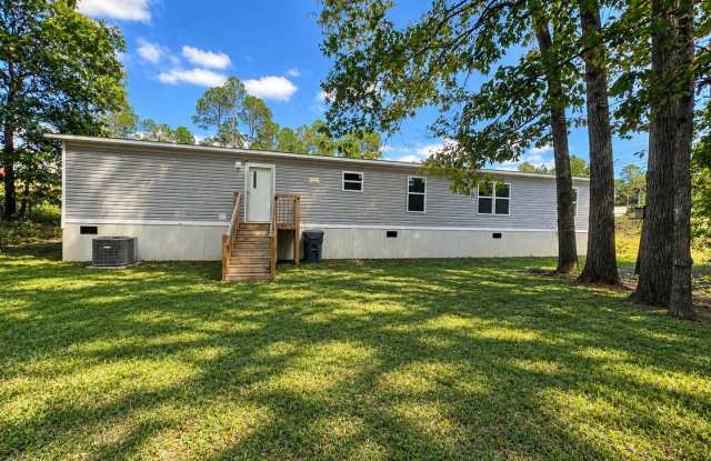 Charming 4-Bedroom Home with Spacious Yard in a Peaceful Country Setting Gallery 3