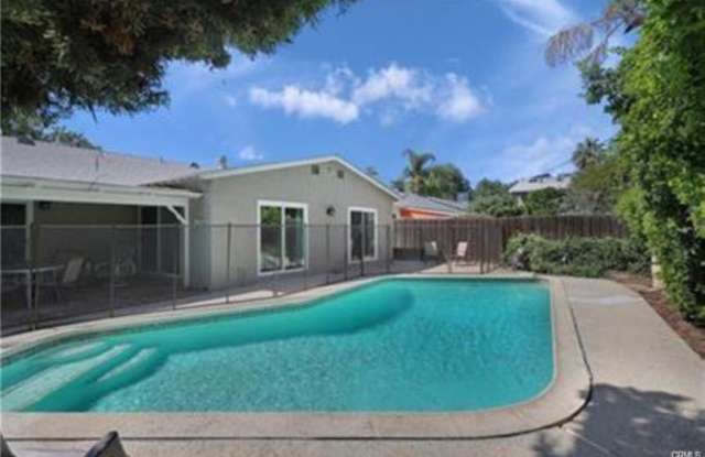 22335 Kittridge Street photos photos