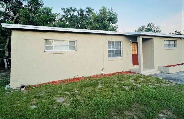 Lovely 3 bedrooms 1 bath single-family home located in Orlando FL! photos photos