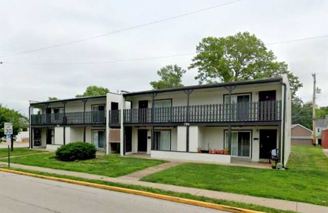 704 S LINCOLN Avenue Gallery 1