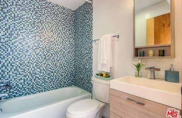 Beautifully Updated Condo in NoHO - 5303 Satsuma Avenue, Los Angeles, CA 91601
