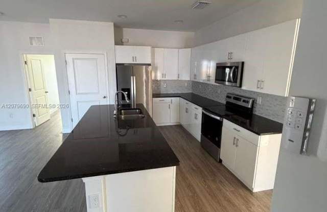 9026 W MAC Court Gallery 4