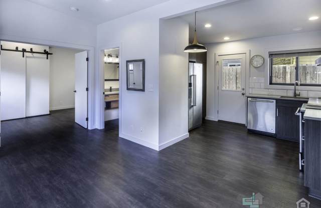 2425 SE Monroe St. photos photos