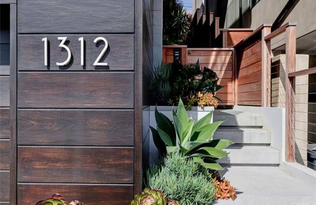 1312 Manhattan Avenue Gallery 4