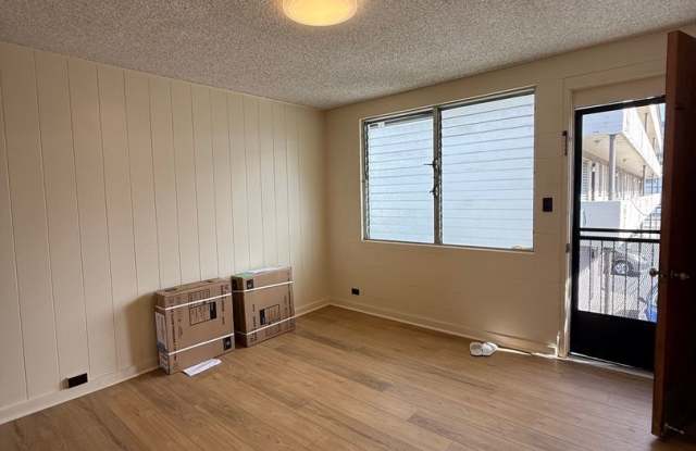 Refreshed - 2 bedroom, 1 bath unit in great location, close to everything. photos photos