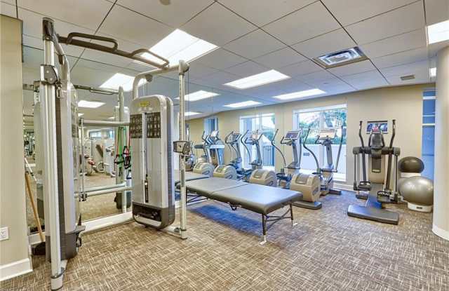 8665 Bay Colony DR Gallery 2