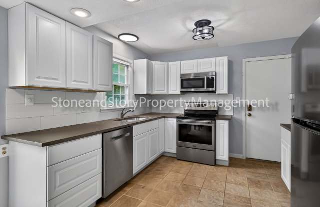 4 bedroom 2 bath on quiet street in Briarwood photos photos