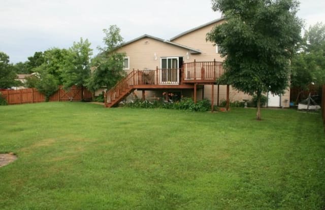 7452 Abbott Avenue N - 7452 Abbott Avenue North, Brooklyn Park, MN 55443