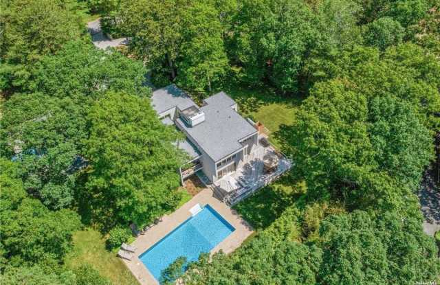 19 Woodland Way - 19 Woodland Way, Quogue, NY 11959