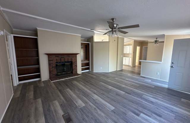 3 Bed 2 Bath Waterfront Property - Now Available Gallery 3