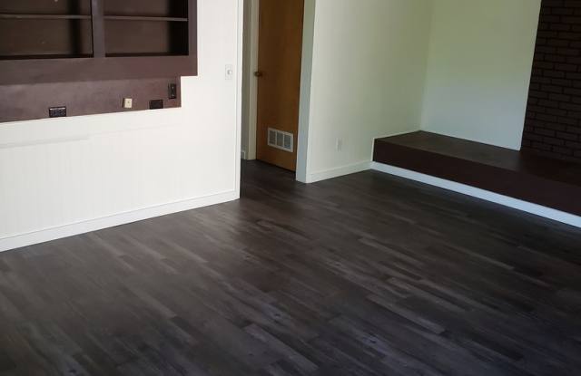 Move in today and get the rest of July rent free -Spacious Duplex - 8 Minute Drive to Boise State University - 3 bedroom 1 bathroom photos photos