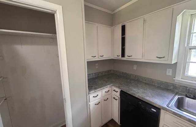 3bedroom 1 bath home with garage and fenced in back yard. Move in special this month! Gallery 4