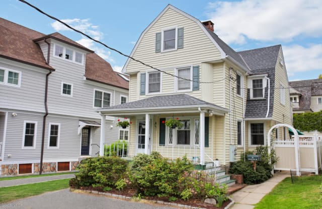 32 Woodland Drive - 32 Woodland Drive, Greenwich, CT 06830