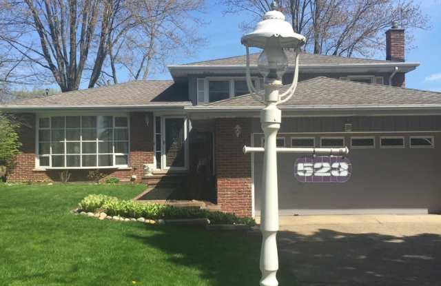 523 Highland Road - 523 Highland Road, Hinsdale, IL 60521