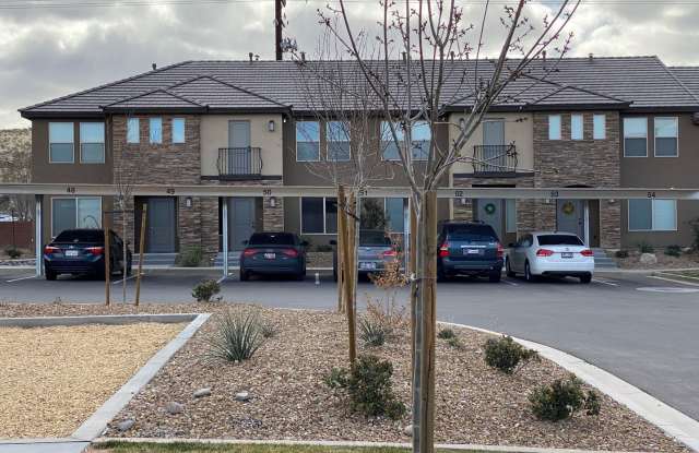 3 Bed / 2.5 bath Desert Hills Townhome with Washer/Dryer  Fridge photos photos