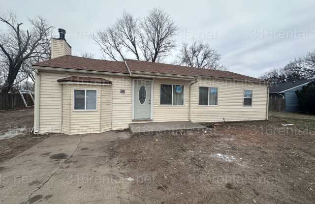 $1600 - 4 bed 2 bath - Single Family Home with a large fenced in backyard! photos photos