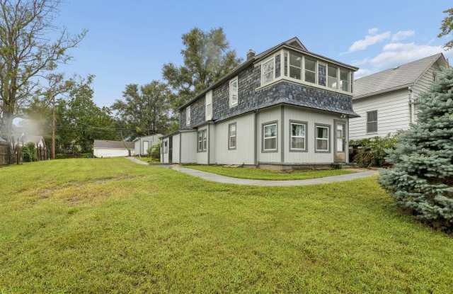 Spacious 3-Bedroom, 2-Bath Home Near Downtown Omaha! Gallery 1