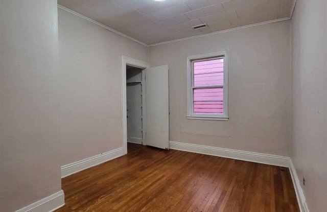 364 West Avenue - Front Upper Gallery 4