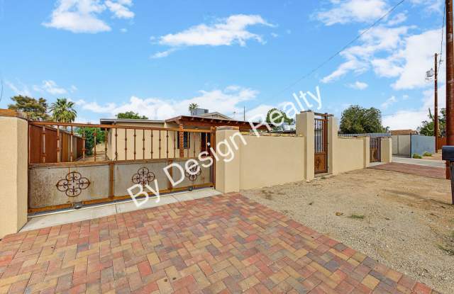 Custom Remodeled 3BR/2BA Midtown Home with Gated Access Gallery 1